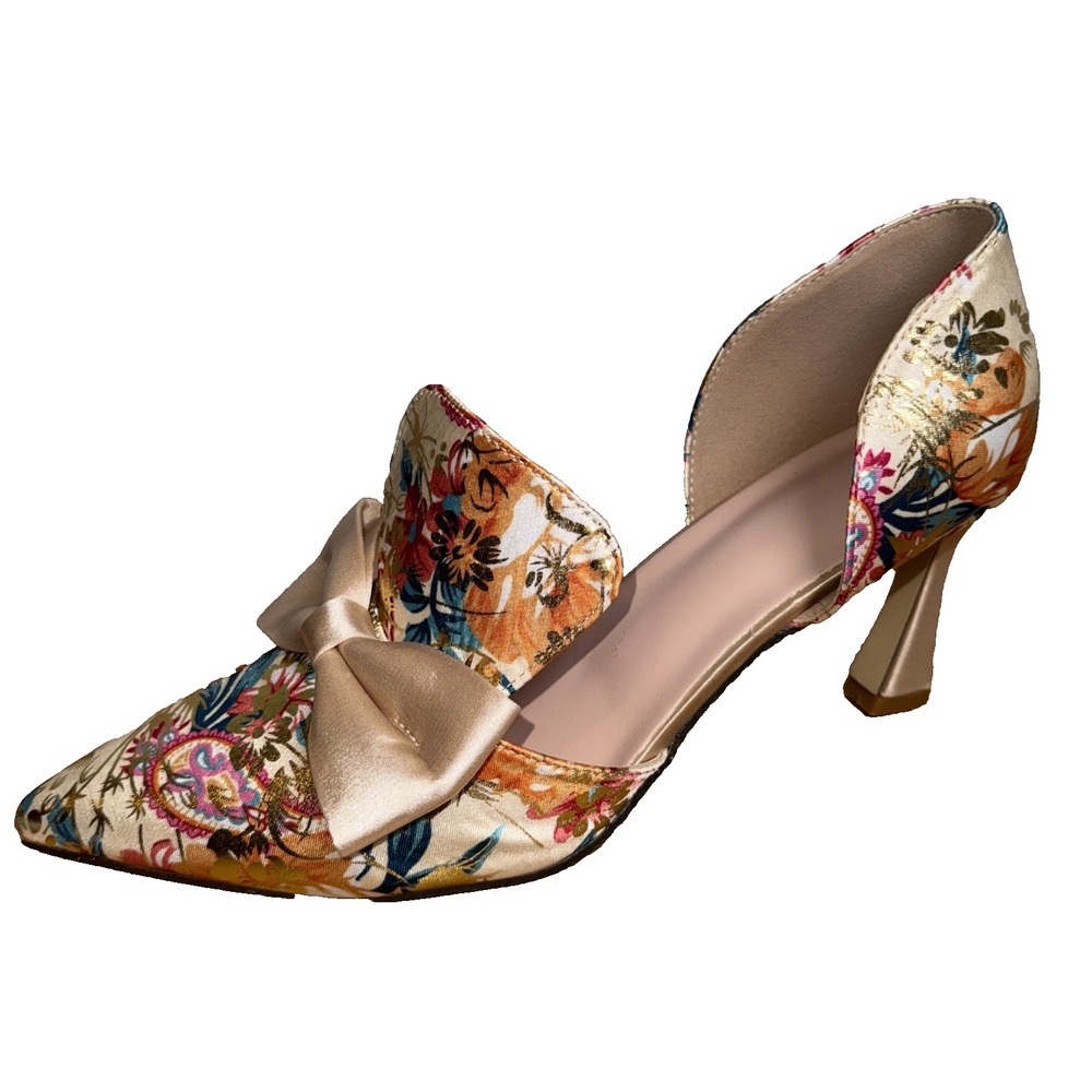 Women Size 9/10 Floral Gold Pointed Heel With Bow
